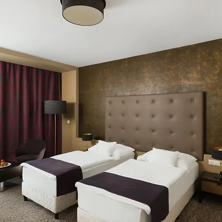 Corso 4* Pécs